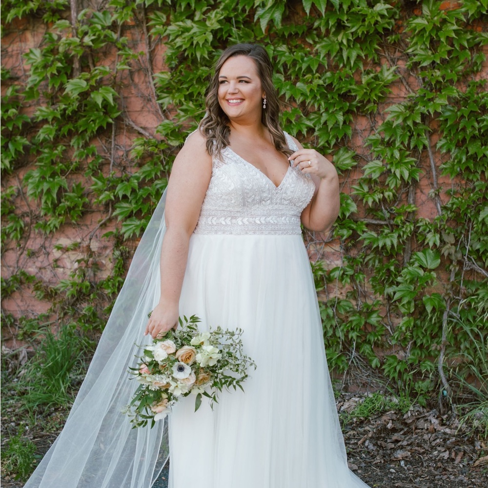 Sincerity Bridal #44120 Wedding Dress / Natural Waist / Chapel Length Train - Picture 2 of 7